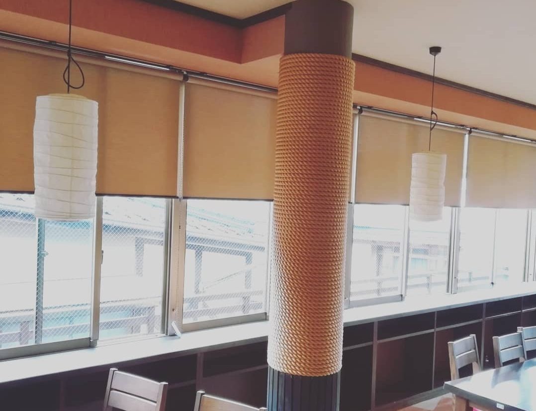 ロールスクリーン施工　商業施設、お食事処